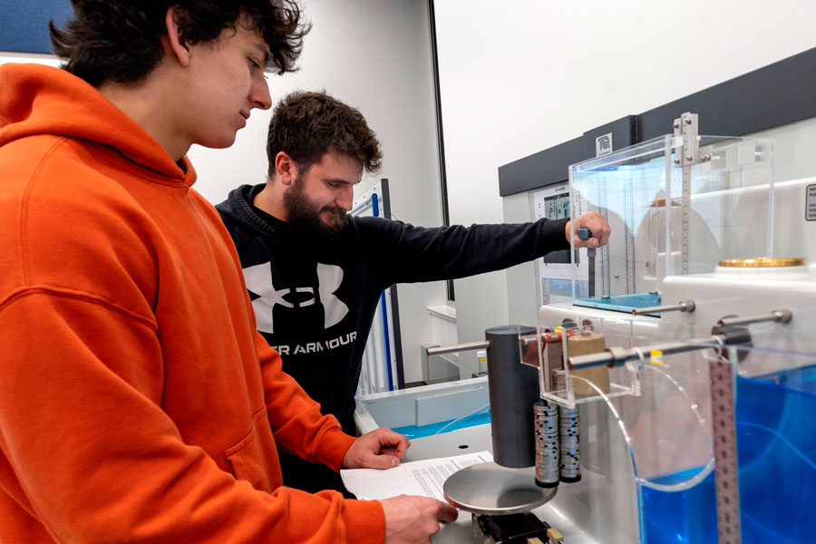Students working in fluid lab