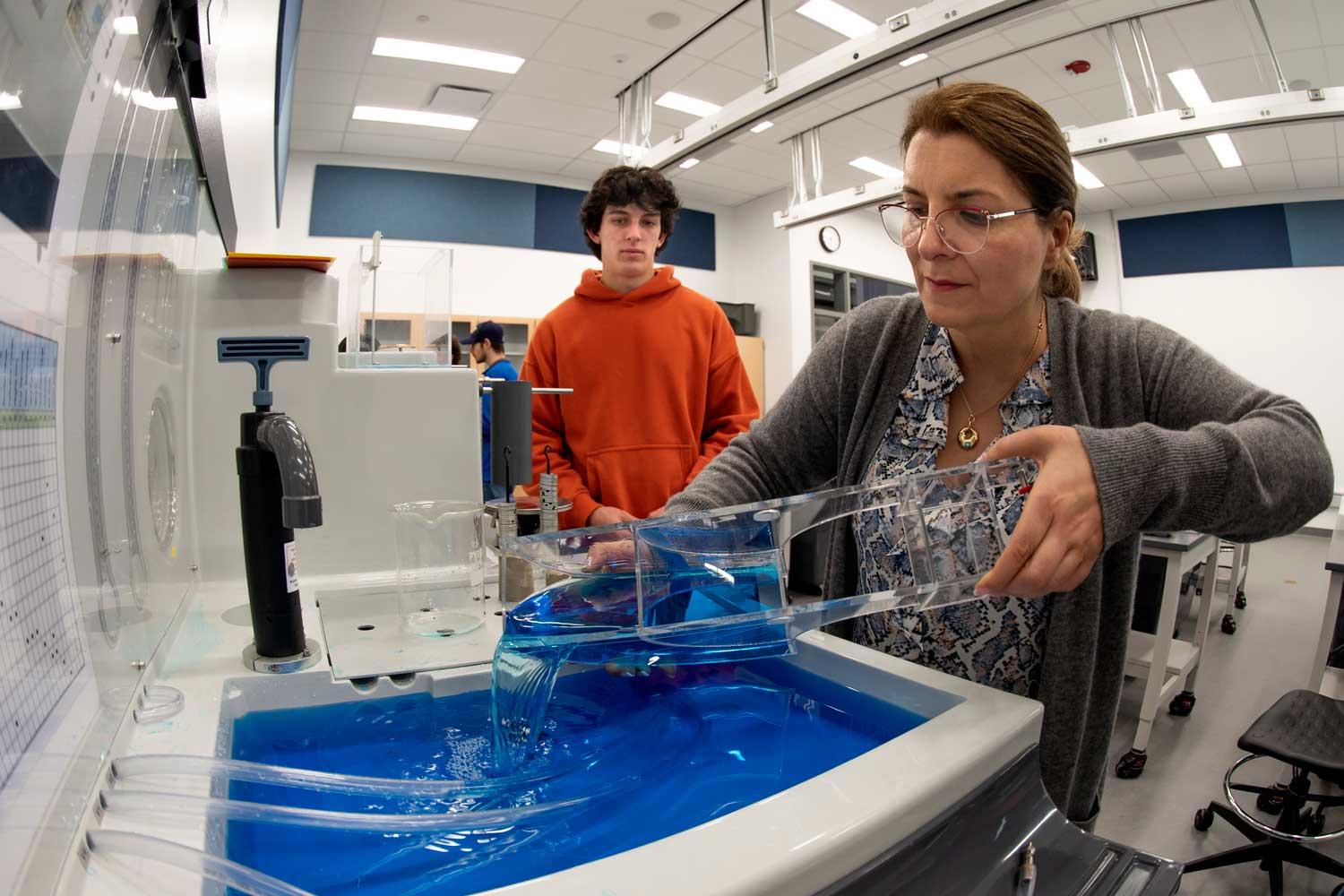 Professor and student in fluid lab