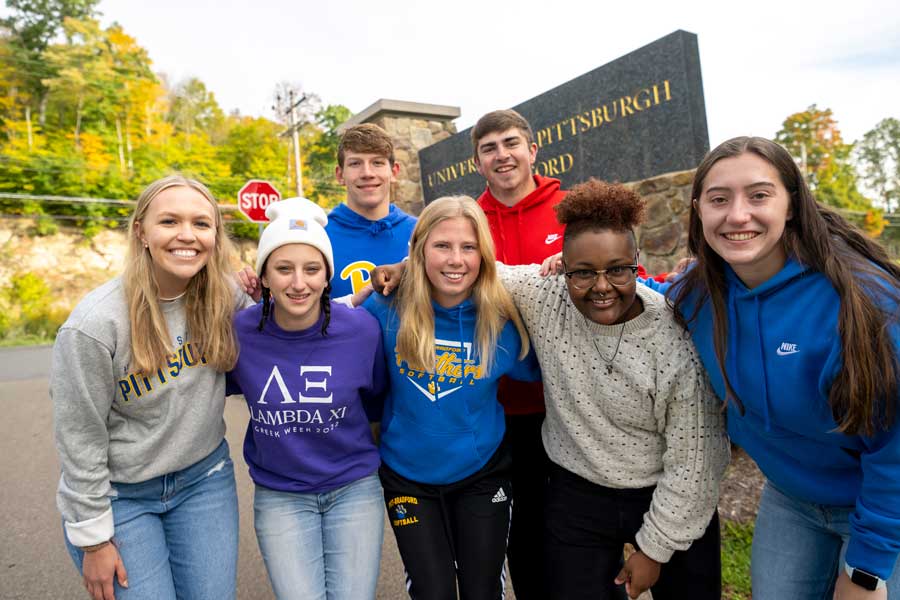 Students in front of Pitt-Bradford sign 