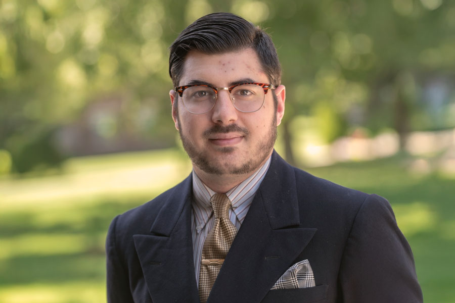A headshot of Taylor Tarahteeff outside