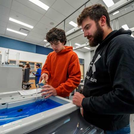 Students working in the new fluid lab