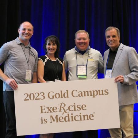 Kelley accepts award at annual gathering of sports medicine
